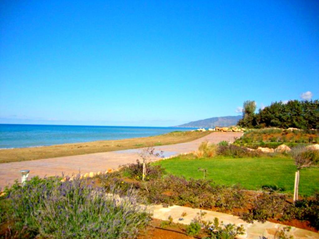 Villa Kartiela Sandy Beach Villas - Private Pool - Jacuzzi - Private Beach Area 폴리스 외부 사진